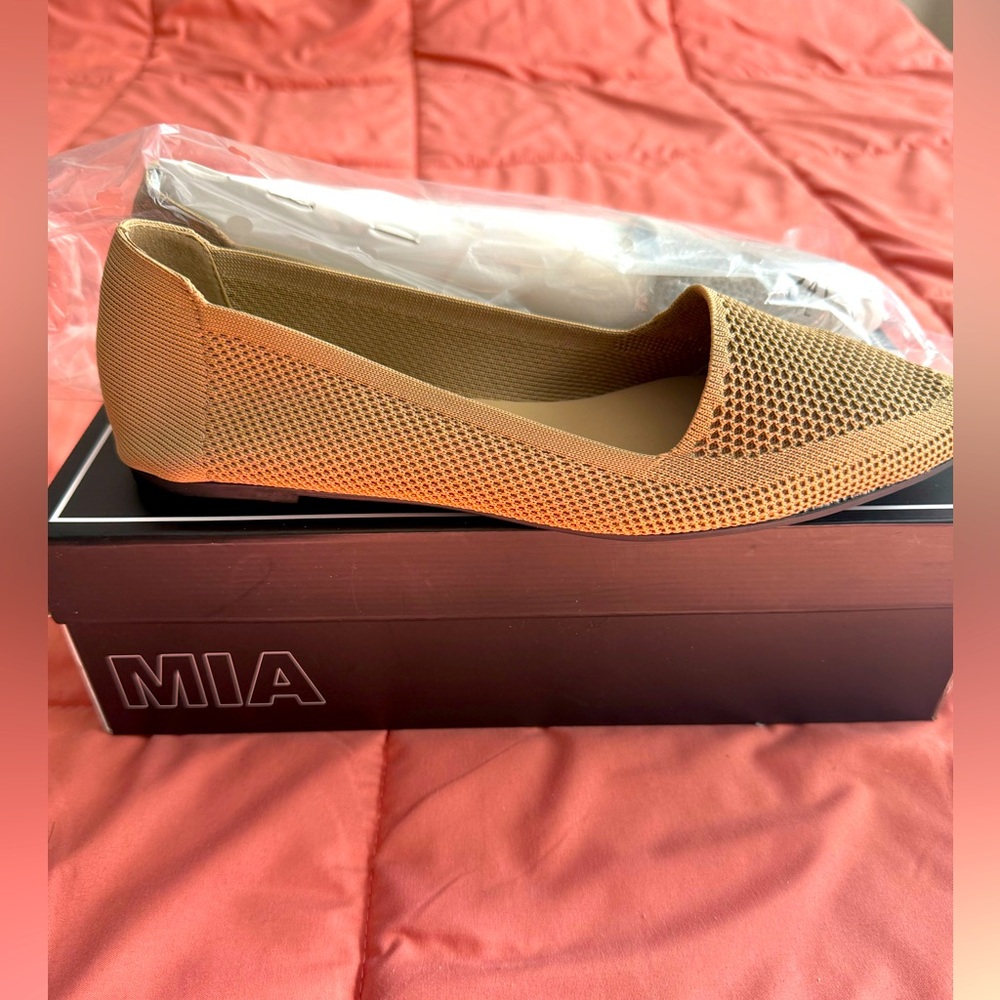 MIA Women's Tan Flats
